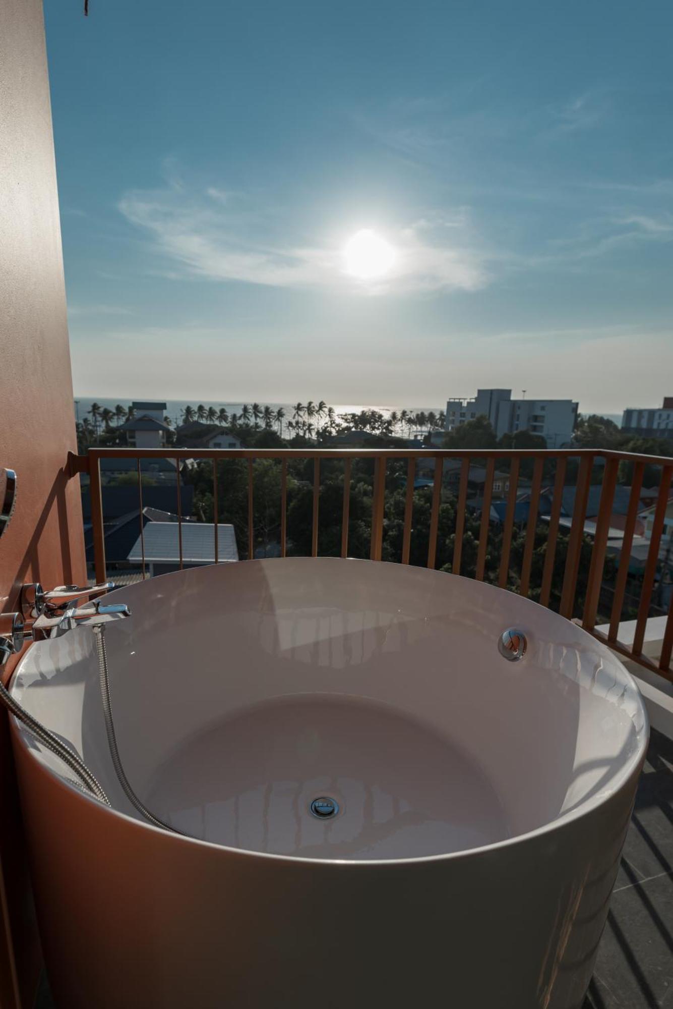 Blu Monkey Hub And Hotel Bangsaen Zimmer foto